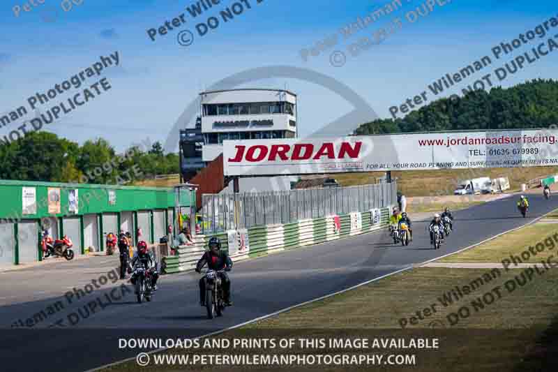 Vintage motorcycle club;eventdigitalimages;mallory park;mallory park trackday photographs;no limits trackdays;peter wileman photography;trackday digital images;trackday photos;vmcc festival 1000 bikes photographs